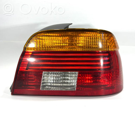 Aizmugurējais lukturis virsbūvē