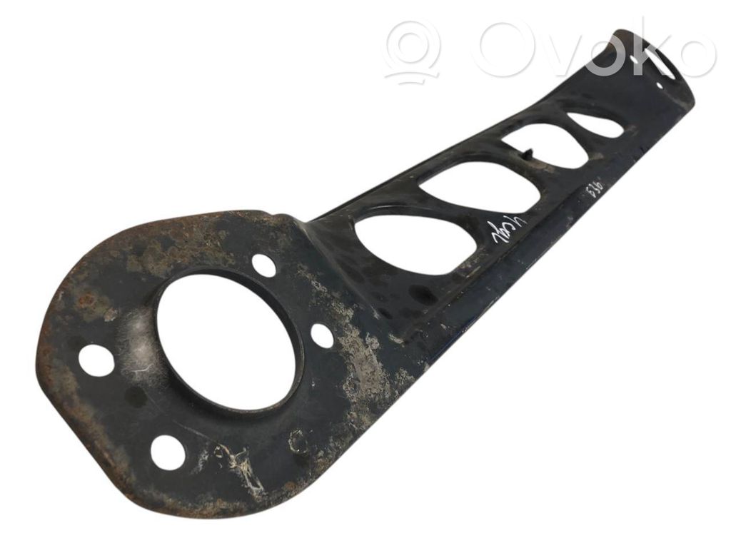 Priekšpusē bampera sastiprinājums