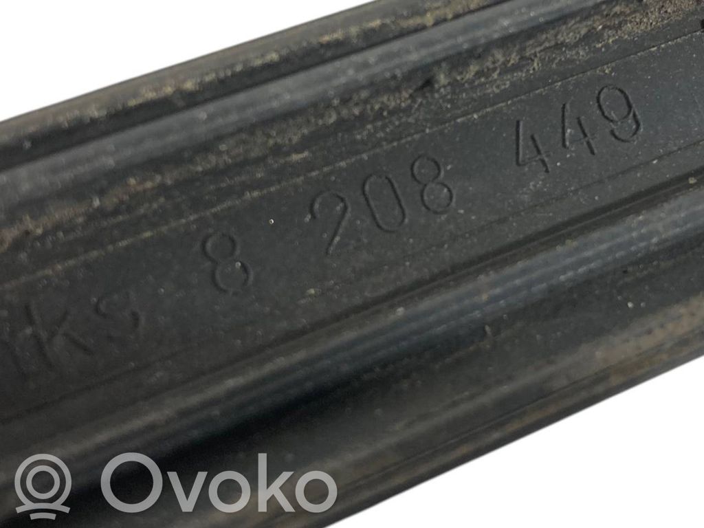 Priekšpusē durvju dekoratīvā apdare (moldings)