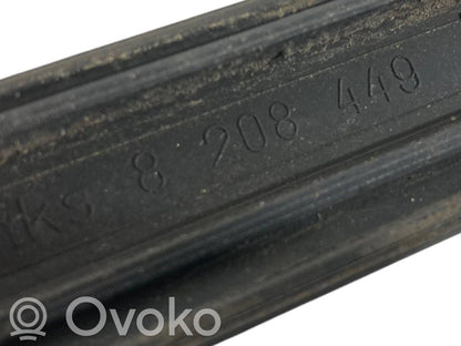 Priekšpusē durvju dekoratīvā apdare (moldings)