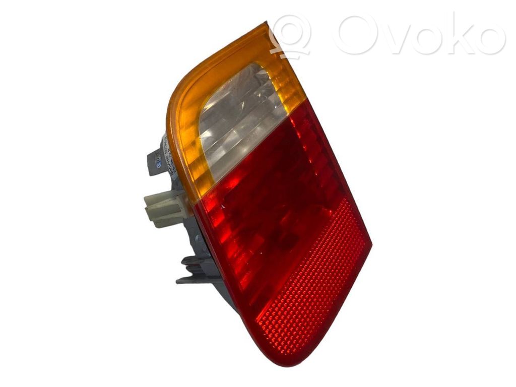 Aizmugurējais lukturis pārsegā