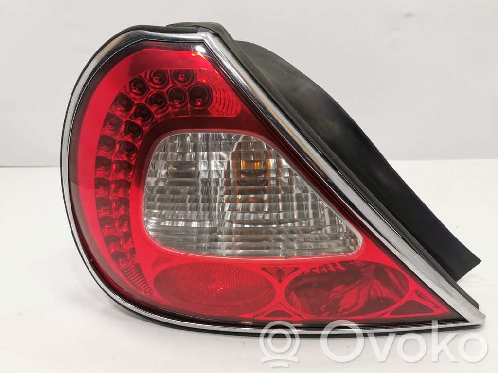 Aizmugurējais lukturis virsbūvē