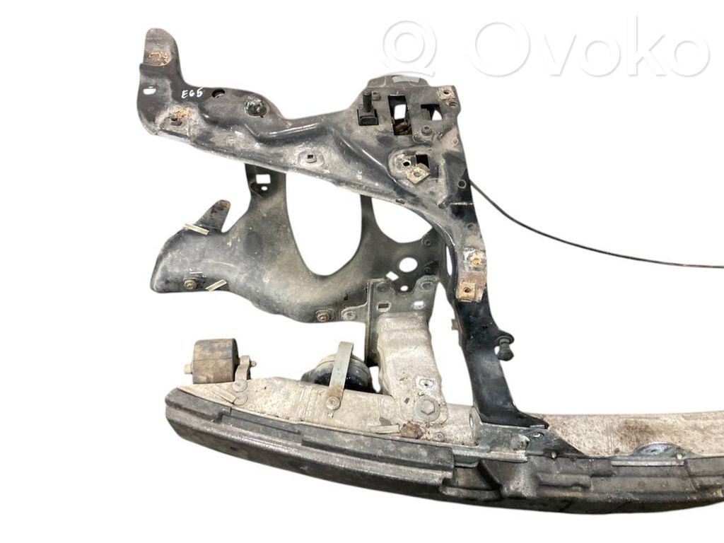 Priekšpusē bampera sija / balka