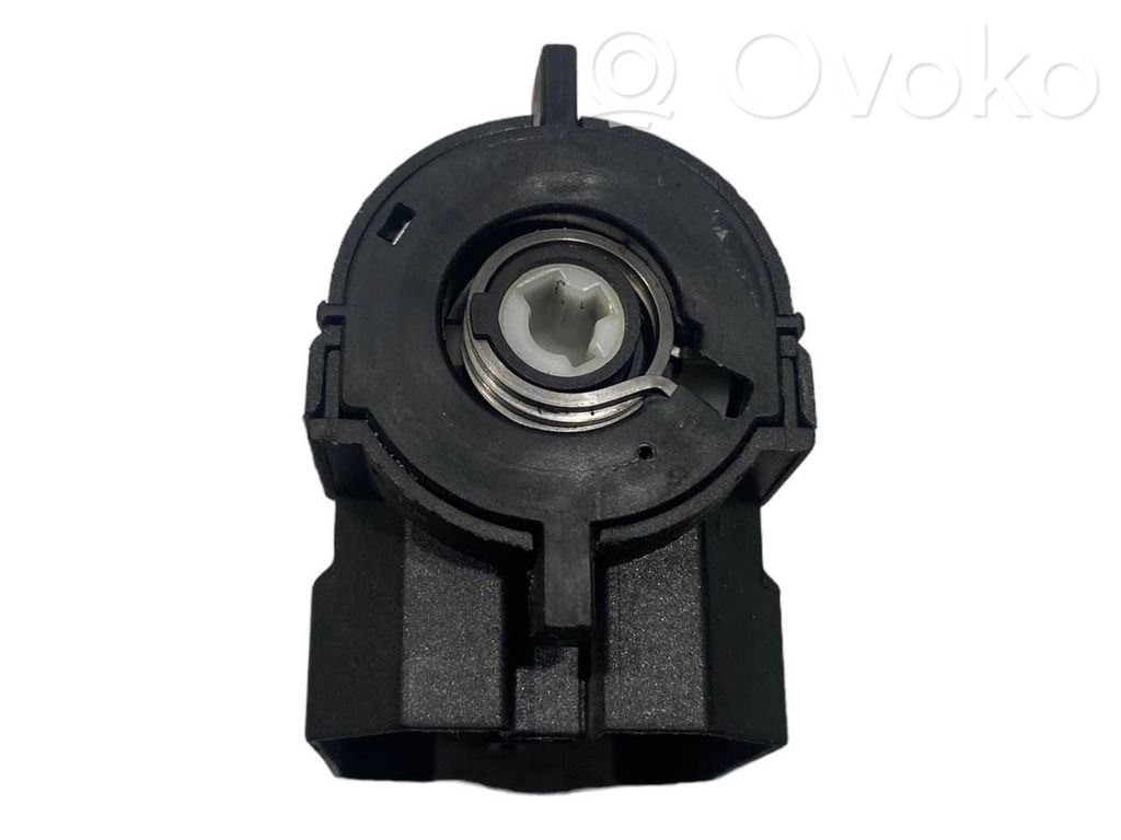 Aizdedzes slēdža kontakti