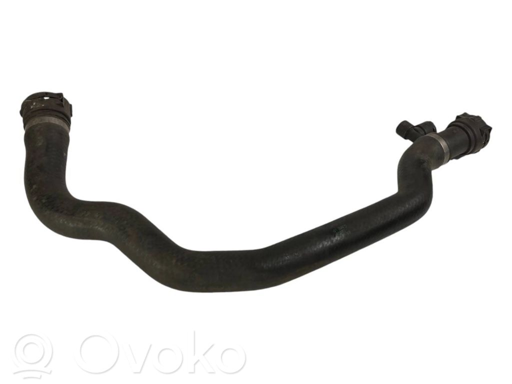 Caurulīte (-es) / šļūtene (-es)