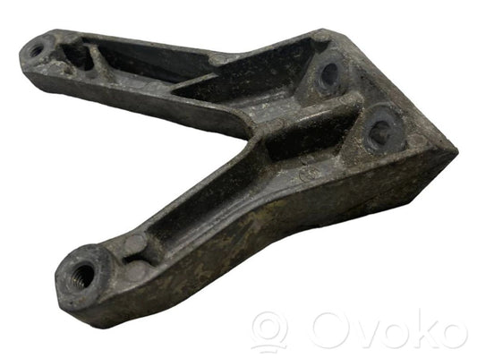 Engine mounting bracket
