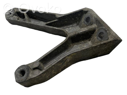 Engine mounting bracket
