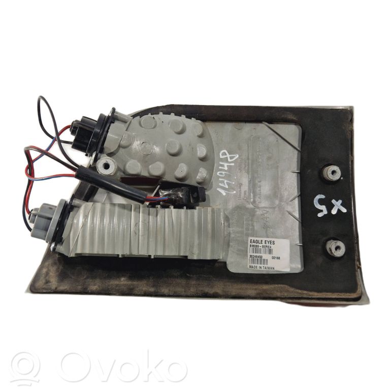 Aizmugurējais lukturis pārsegā