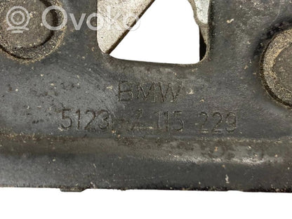 Dzinēja pārsega slēdzene