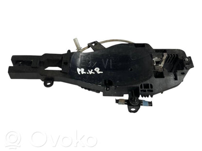 Priekšpusē turētājs / kronšteins ārējam atvēršanas rokturim