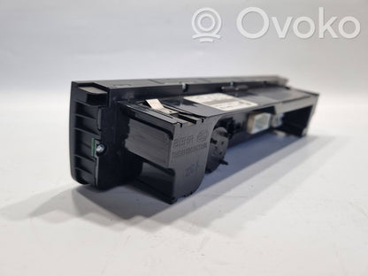 Gaisa kondicioniera / klimata kontroles / salona apsildes vadības bloks (salonā)