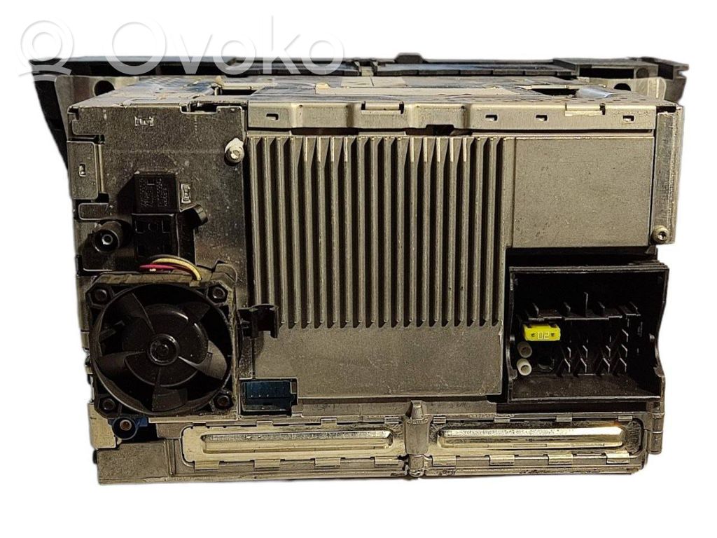 Radio / CD/DVD atskaņotājs / navigācija