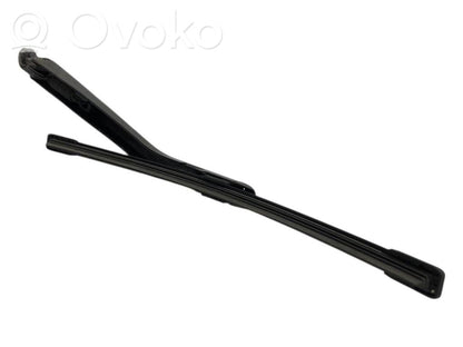 Aizmugurējā loga tīrītāja kājiņa