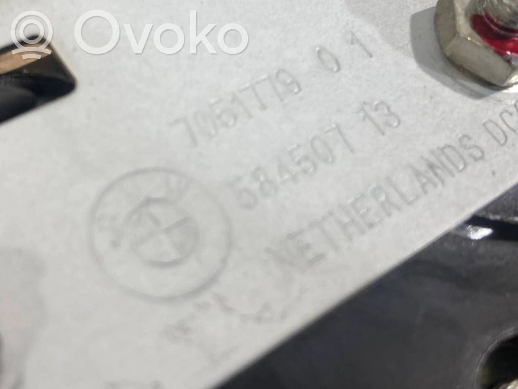 Apšuvums aizmugurējām durvīm