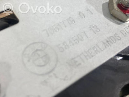 Apšuvums aizmugurējām durvīm