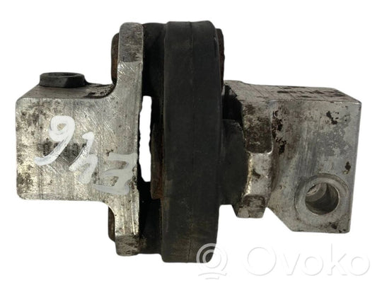 Steering wheel axle cross-joint