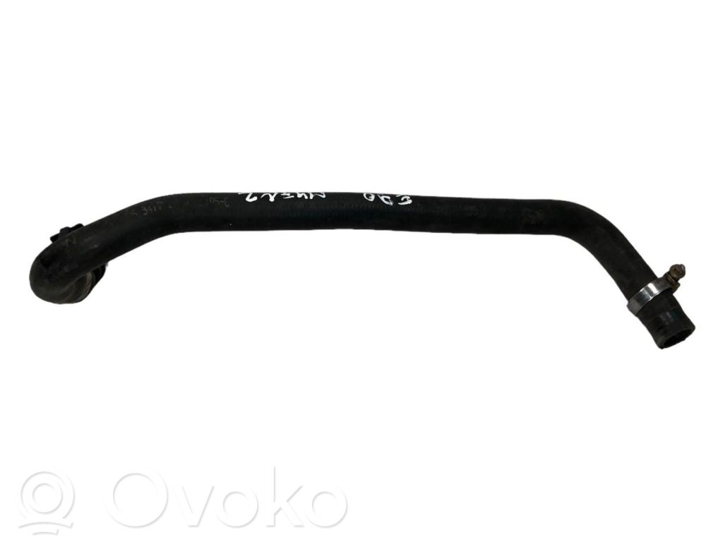 Caurulīte (-es) / šļūtene (-es)