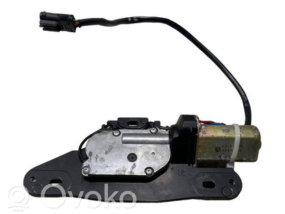 Aizmugurējā pārsega pievilcējs