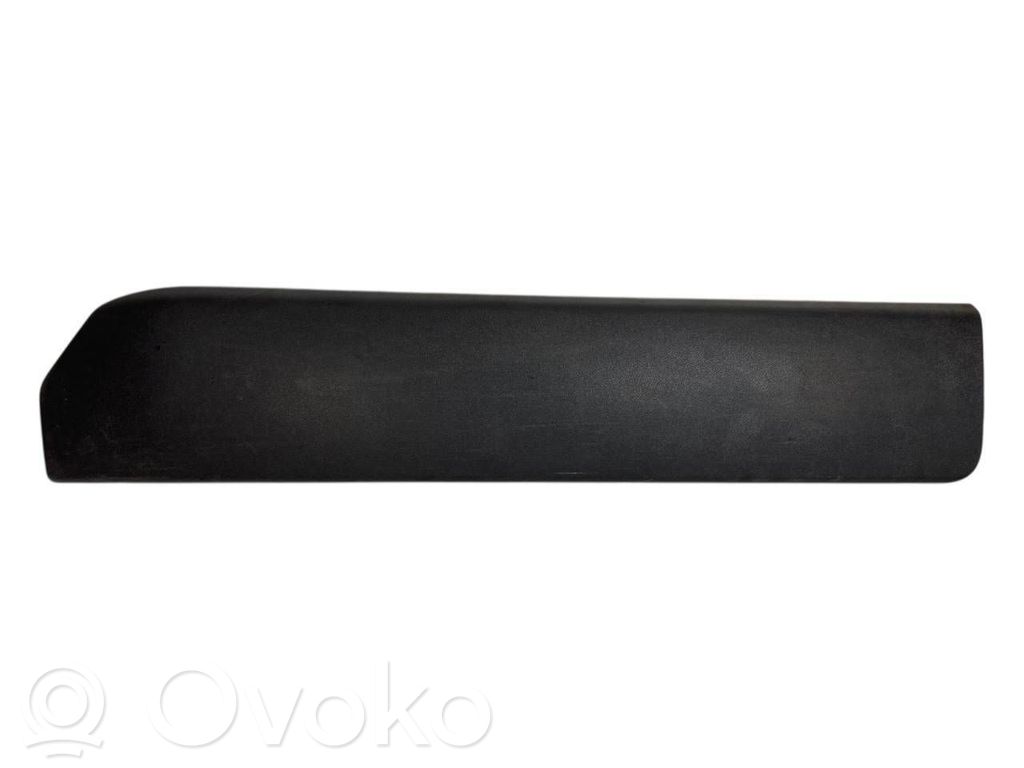 Aizmugurē durvju dekoratīvā apdare (moldings)