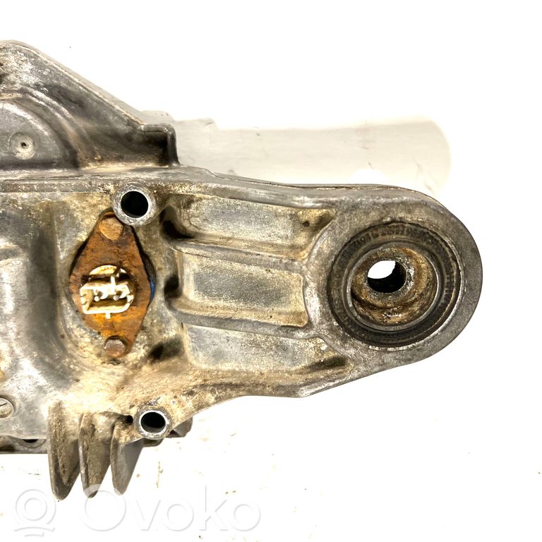 Крепление заднего редуктора