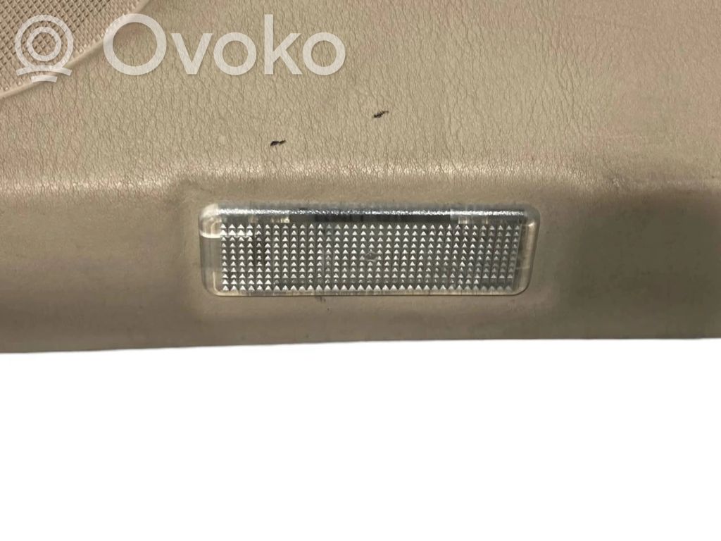 Apšuvums aizmugurējām durvīm