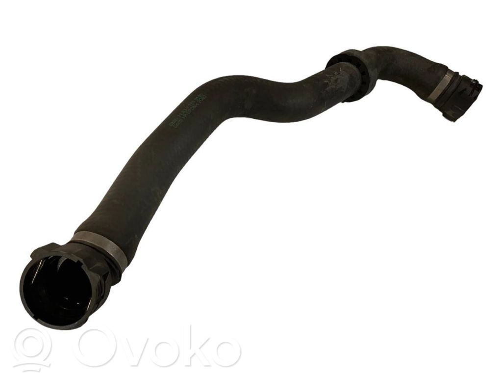 Caurulīte (-es) / šļūtene (-es)