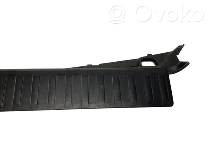 Bagāžnieka sānu apakšējās apdares panelis