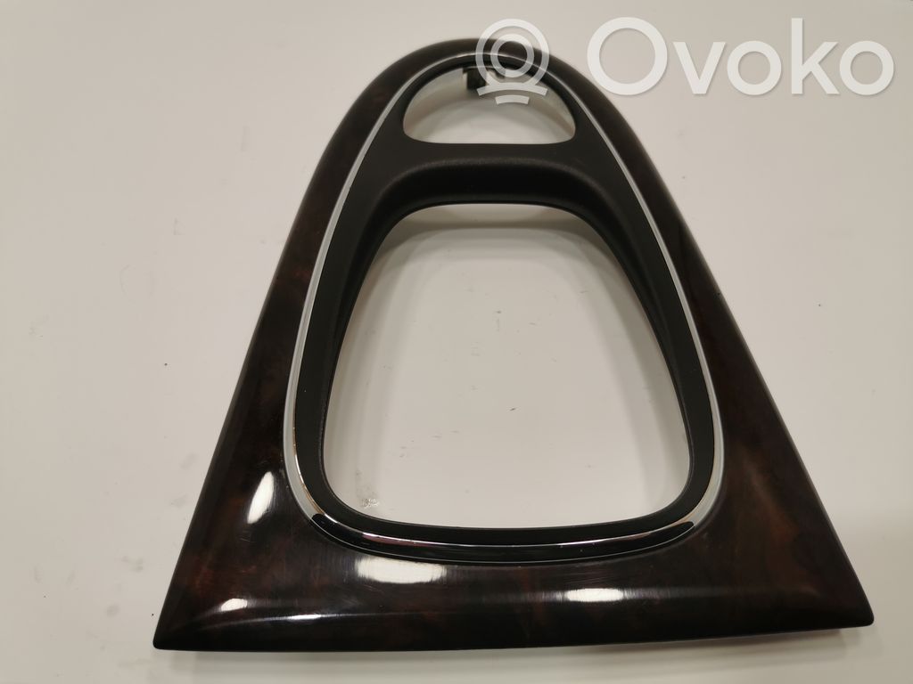 Ātrumu pārslēgšanas sviras dekoratīvā apdare (plastmasas)