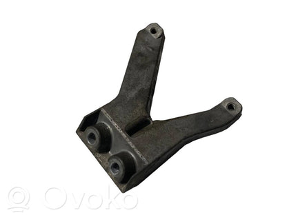 Engine mounting bracket