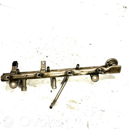 Fuel main pipe