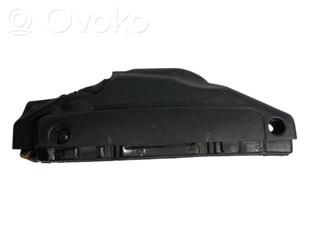 Dzinēja pārsegs (dekoratīva apdare)