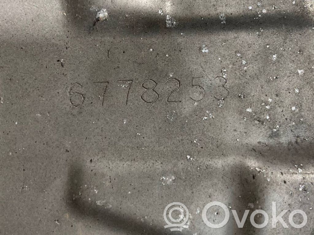 Aizmugurē riteņa rumbas vārpstas šarnīrs (stupica, capfa)