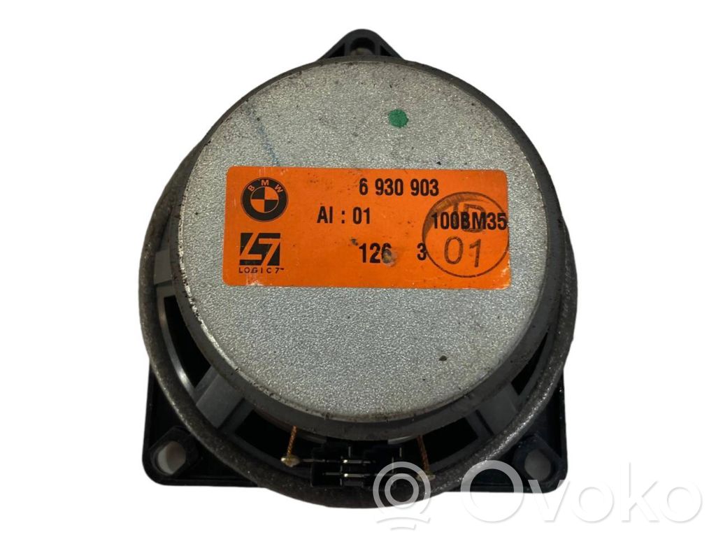 Skaļrunis (-i) priekšējās durvīs