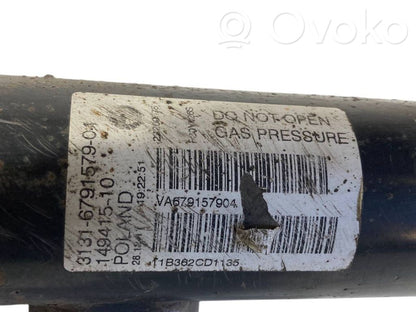 Priekšpusē amortizators ar atsperi