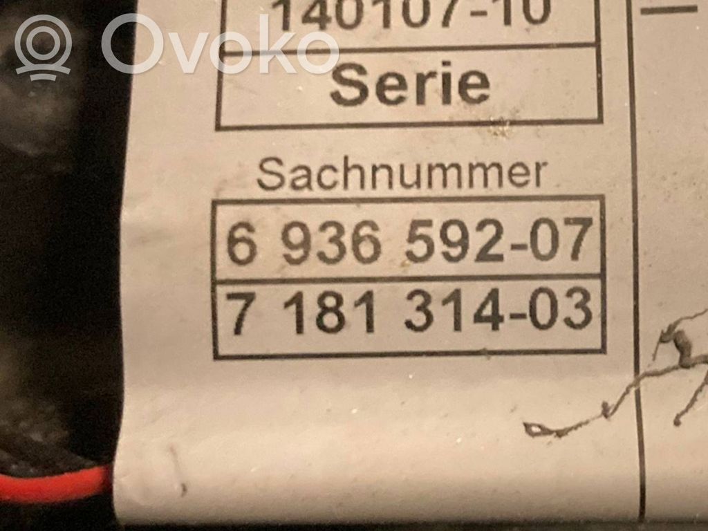 Aizmugurējās durvis