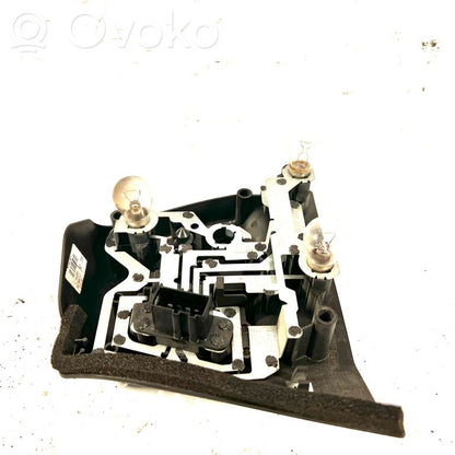 Держатель крышки заднего фонаря