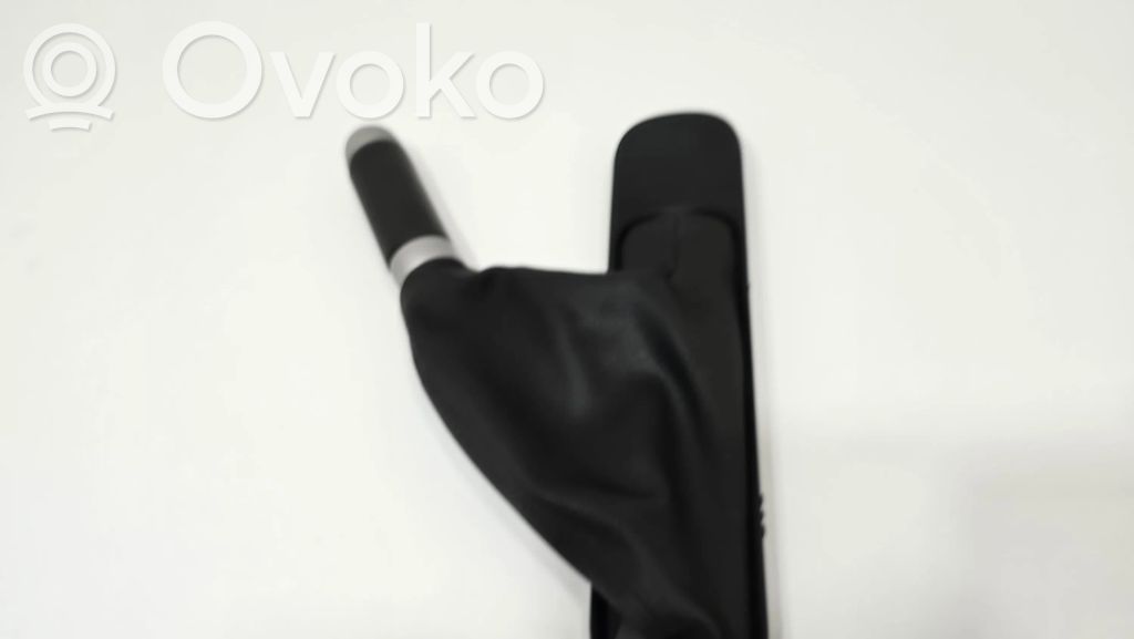 Roktura dekoratīvā apdare – āda/audums