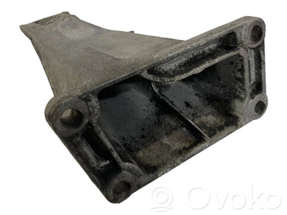Engine mounting bracket