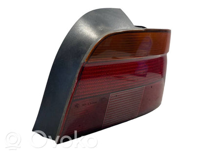 Aizmugurējais lukturis virsbūvē