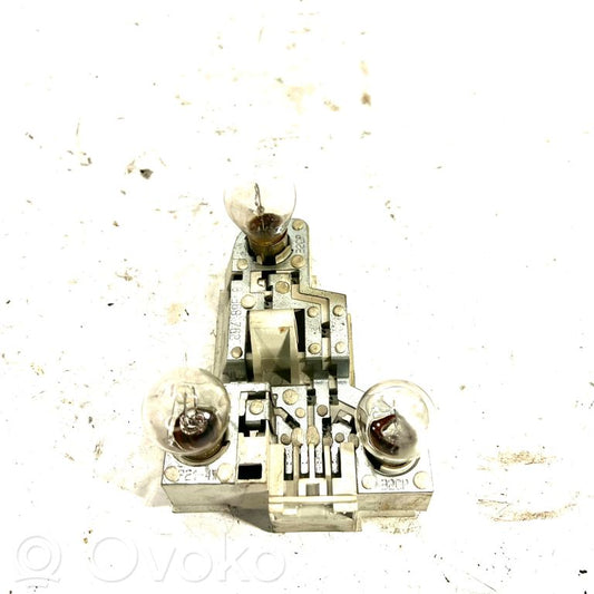 Держатель крышки заднего фонаря