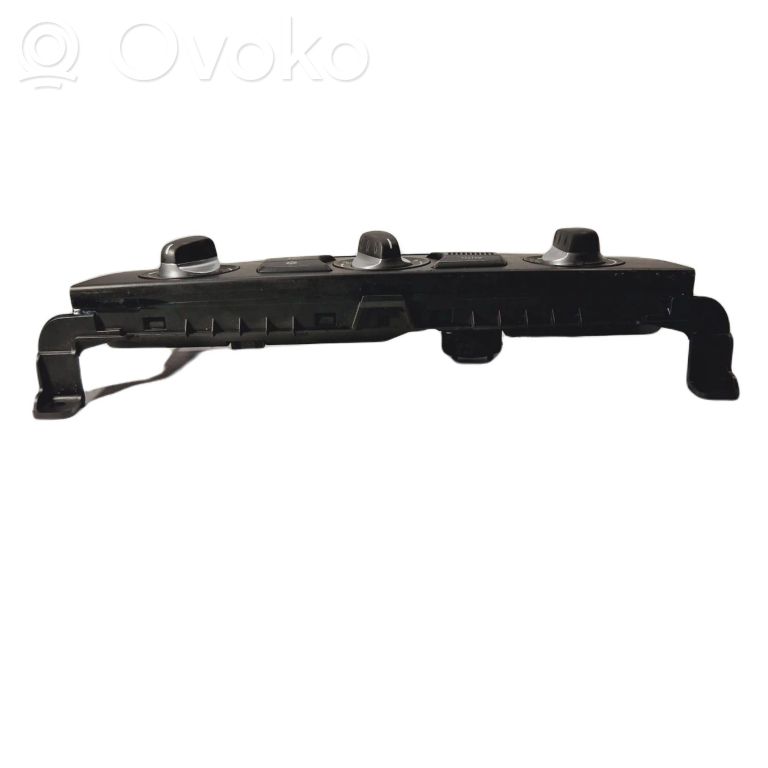 Air conditioning / climate control / interior heating control unit (in the passenger compartment)