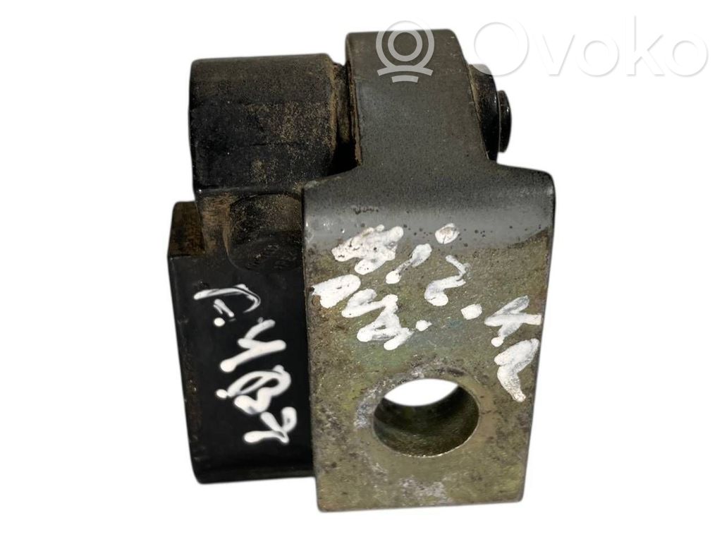 Aizmugurē augšējā vira (eņģe)