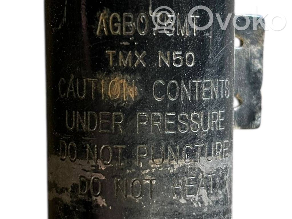 Priekšpusē amortizators ar atsperi