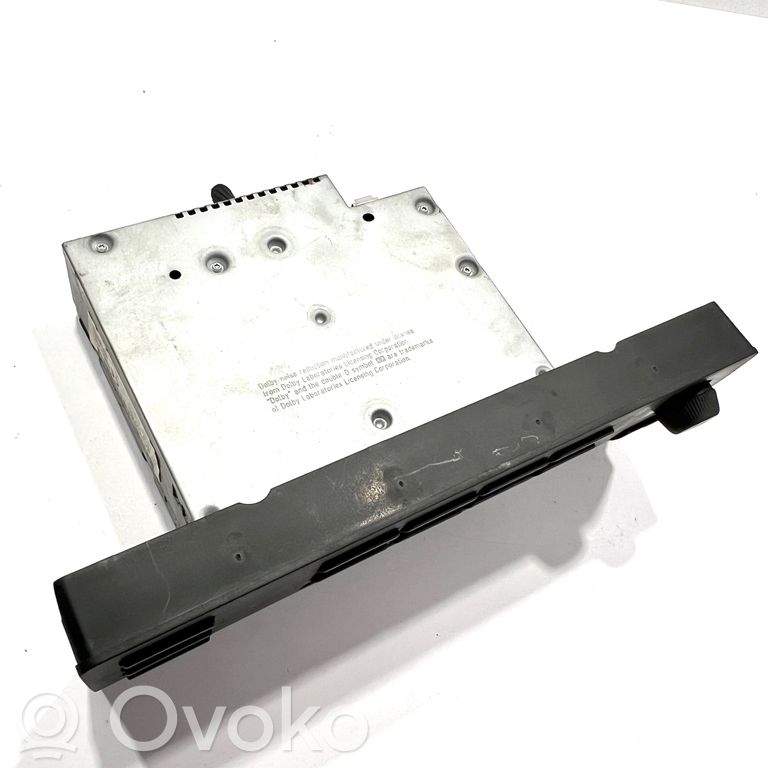 Radio / CD/DVD atskaņotājs / navigācija