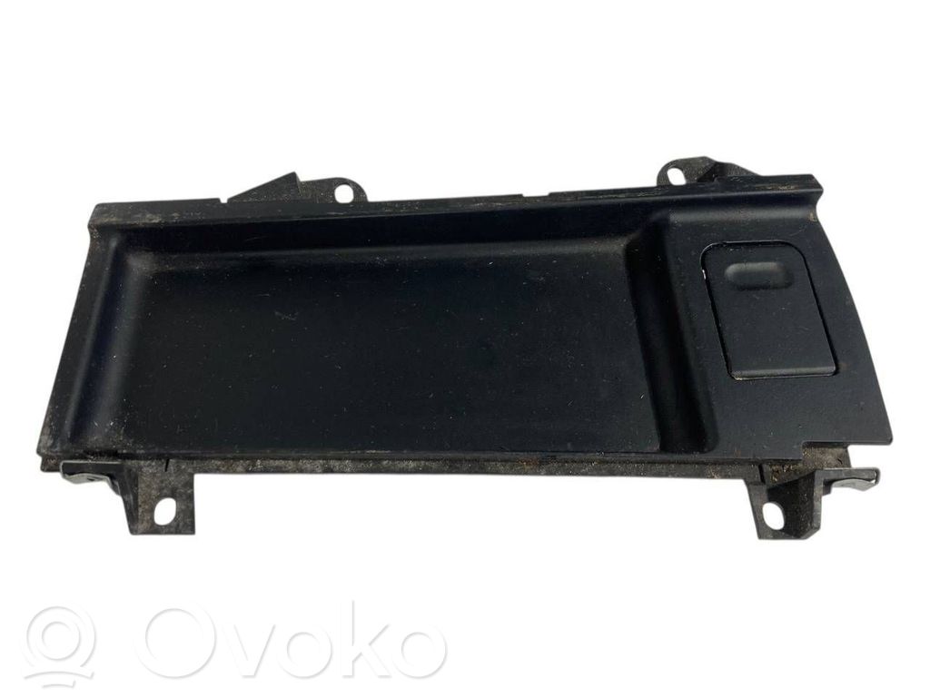 Cigarešu aizdedzināmais priekšā