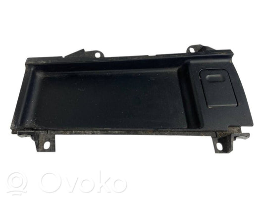 Cigarešu aizdedzināmais priekšā