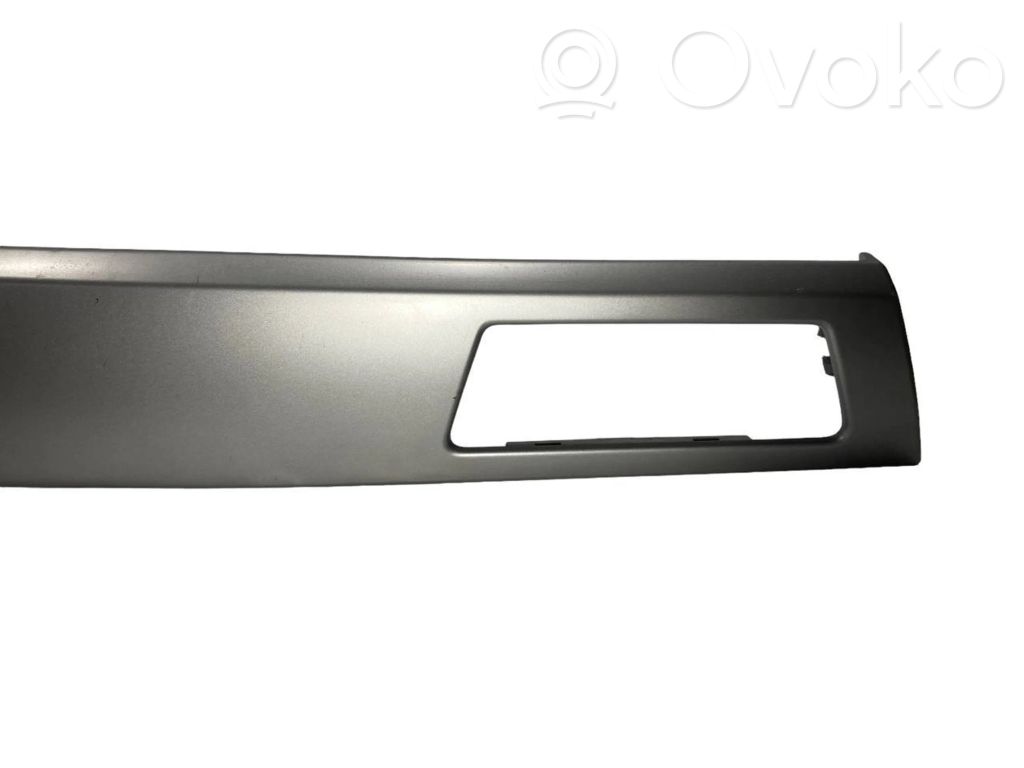 Paneļa dekoratīvās apdares vairogs (centrālais)