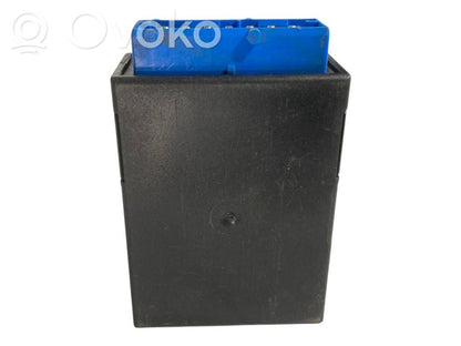 Logu tīrītāju relejs