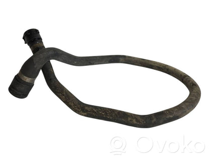 Caurulīte (-es) / šļūtene (-es)