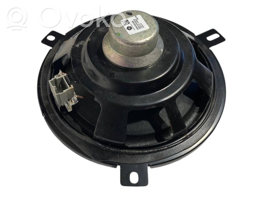 Skaļrunis (-i) pakaļējās durvīs